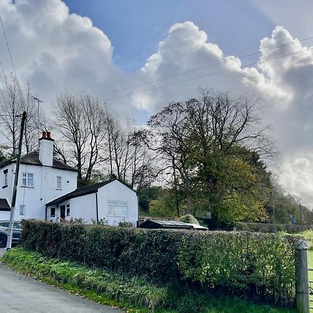 Tollgate House - Luxury Cozy Cottage - Huge Hot Tub - Alton Towers Cheadle  Exterior photo